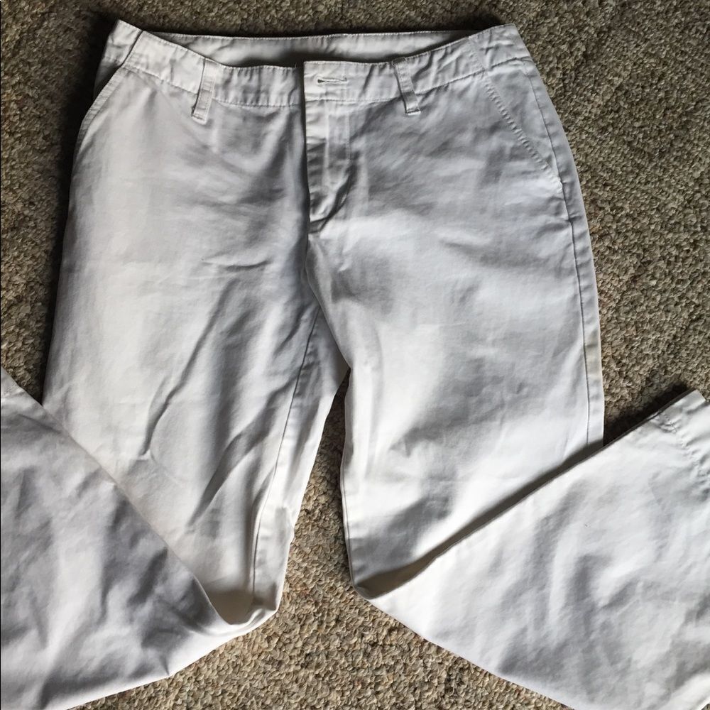 White Old Navy crop pants size 6